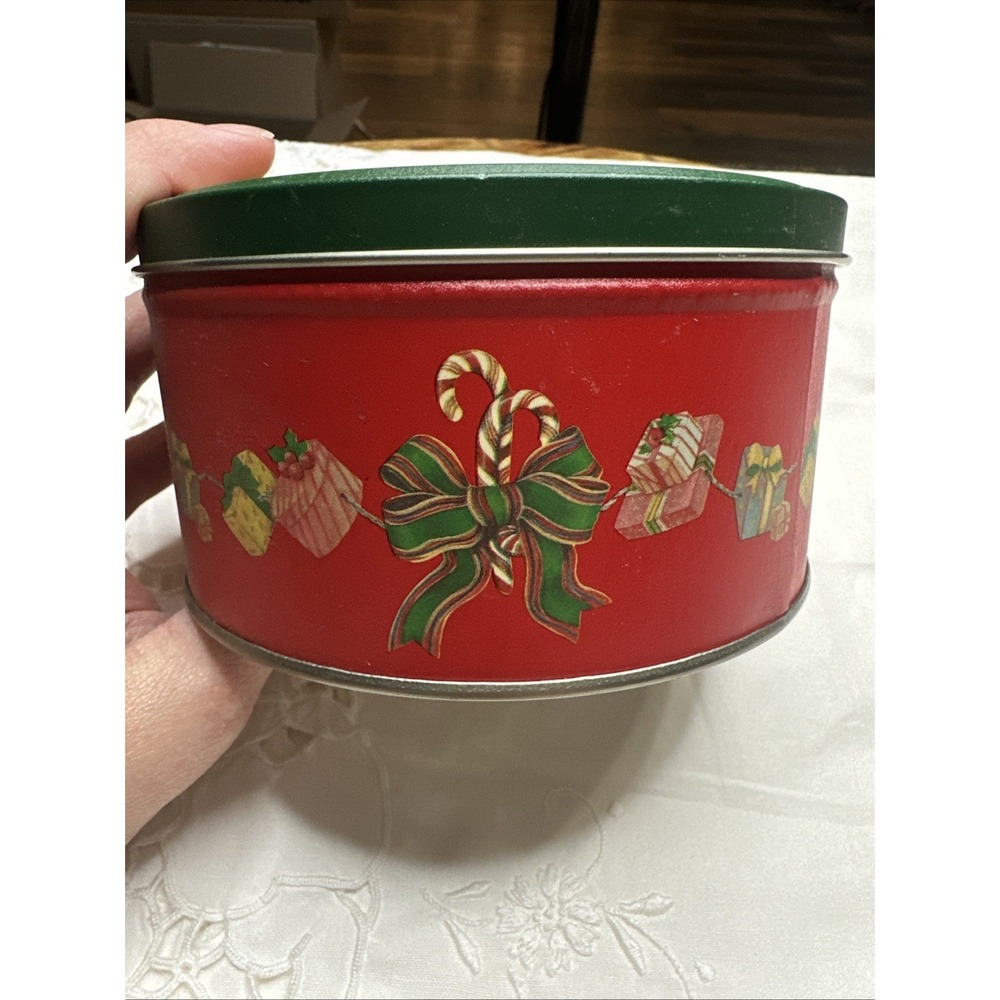 Vintage Christmas Tin Lot Of 4 - Snowmen, Bear Family, Gingerbread, Santa, Gifts - Picture 10 of 10